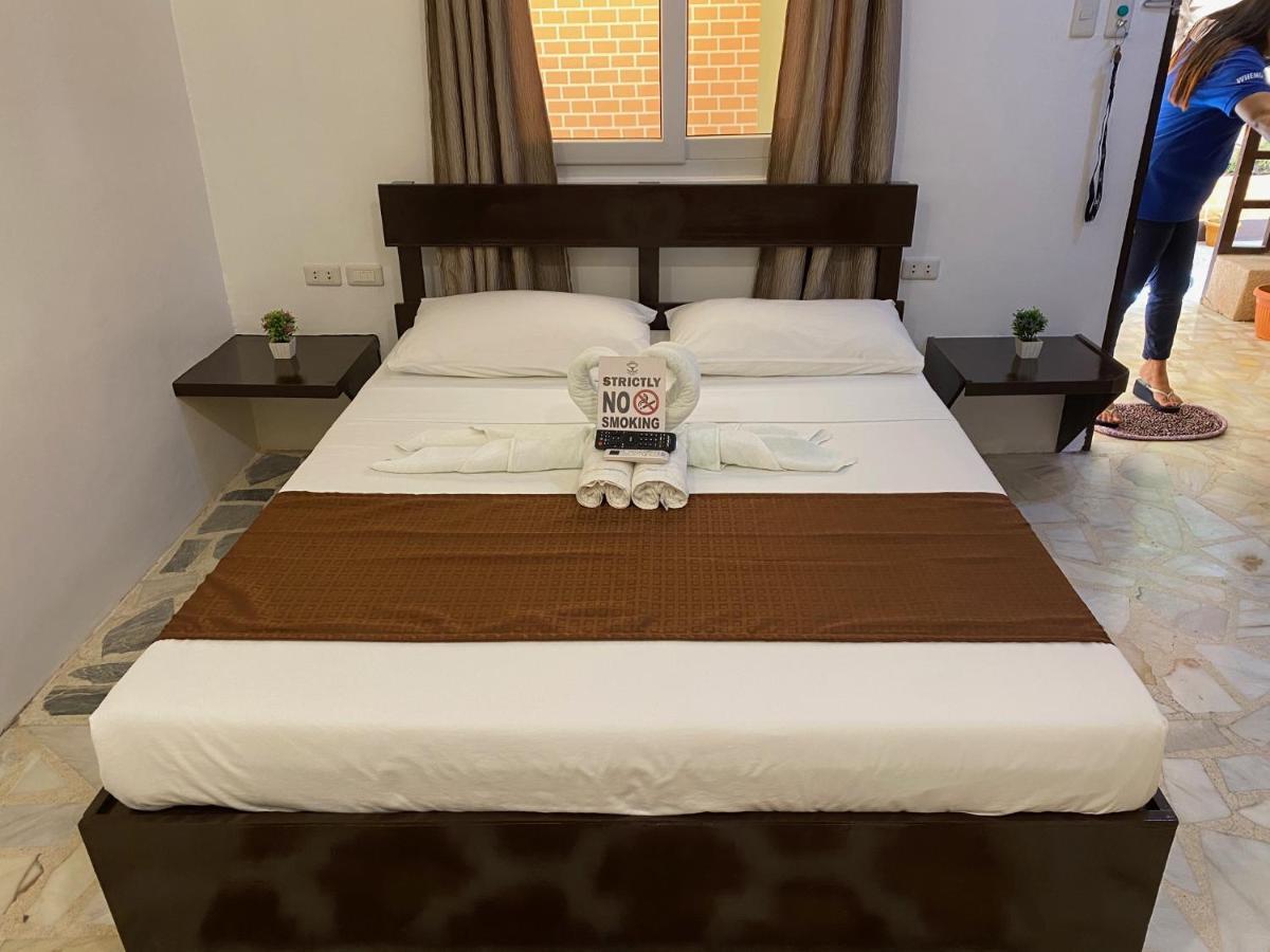 Papa Freds Beach Resort Пуерто-Галера Екстер'єр фото