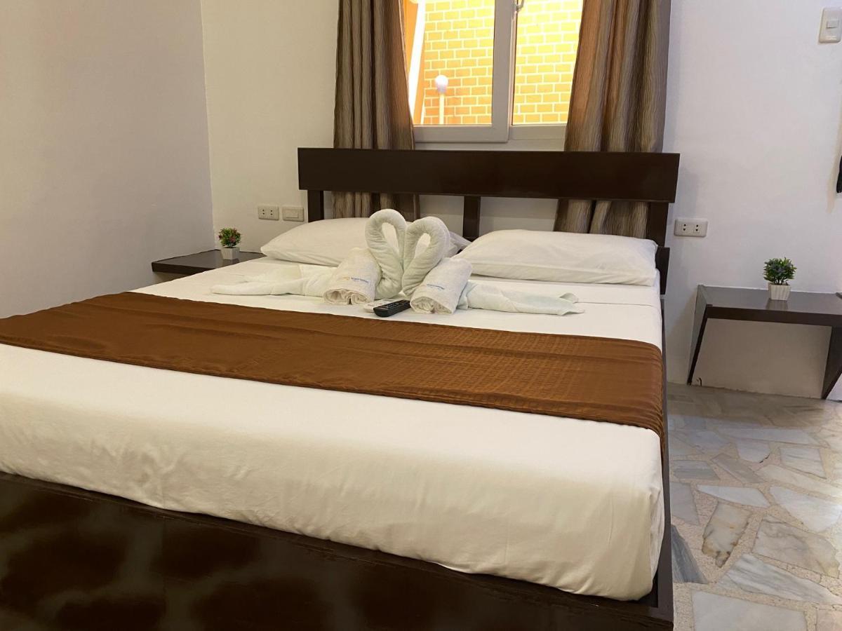 Papa Freds Beach Resort Пуерто-Галера Екстер'єр фото