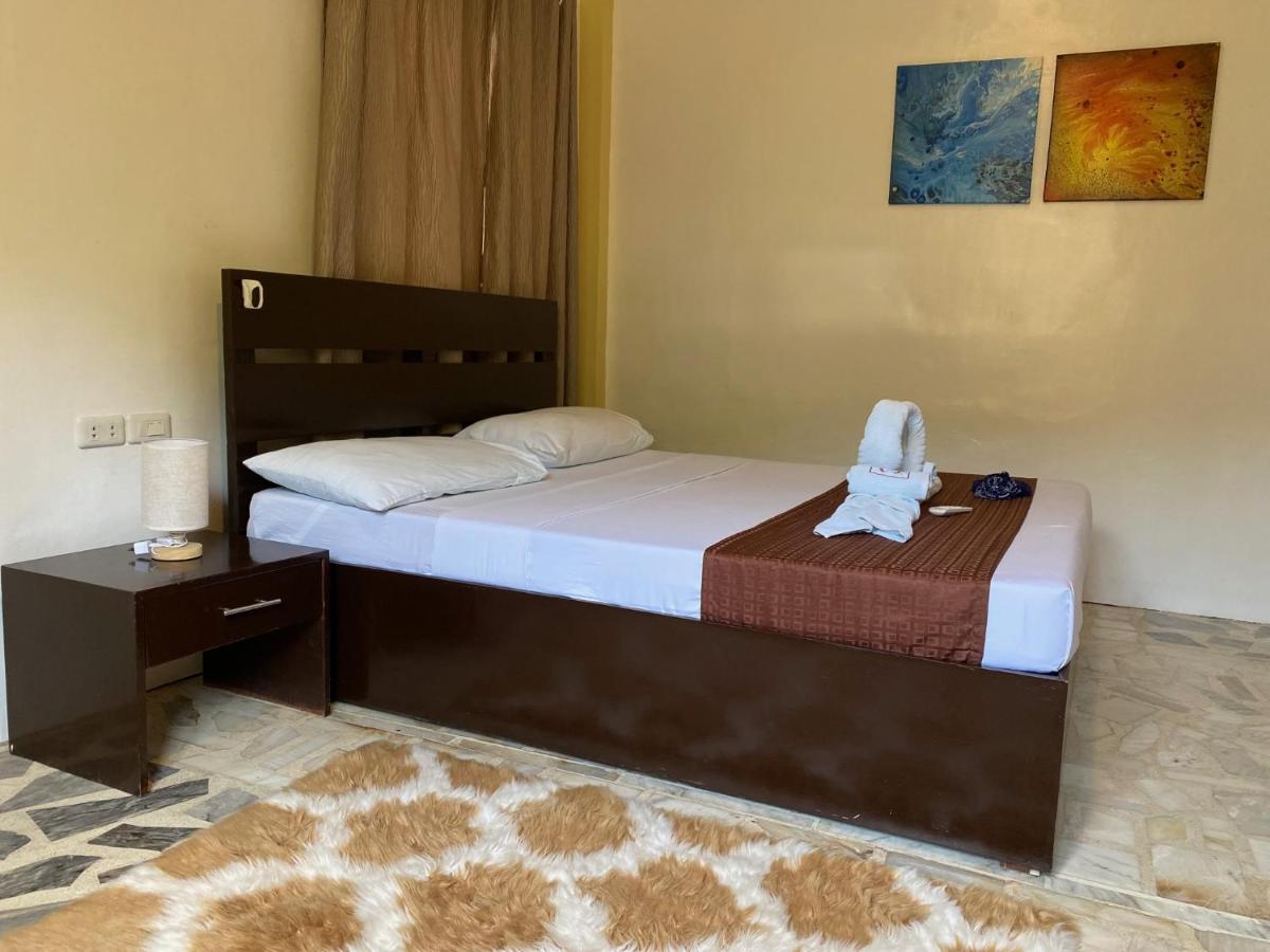 Papa Freds Beach Resort Пуерто-Галера Екстер'єр фото