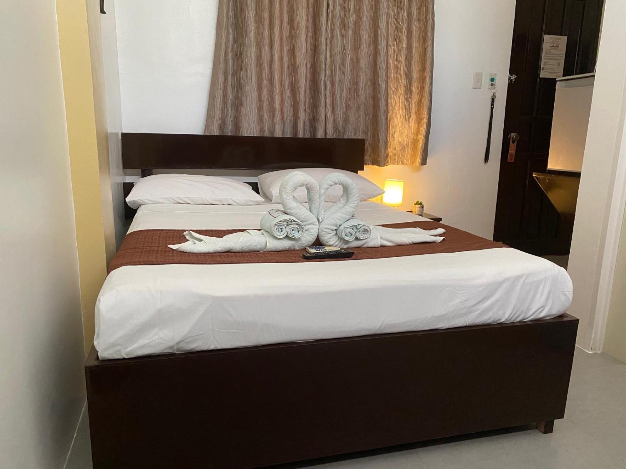 Papa Freds Beach Resort Пуерто-Галера Екстер'єр фото